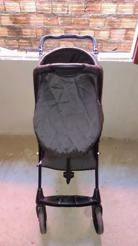 Carrinho de bebê Galzerano com bebê conforto acoplado