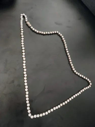 Cordão de prata cravejado