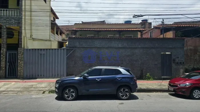 Lote de 360 M² com 3 casas. Otimo p/ investimento