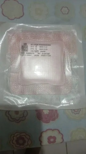 Vende-se gel para pacientes acamados para evitar abrir escaras refirindo-se a lesões pele