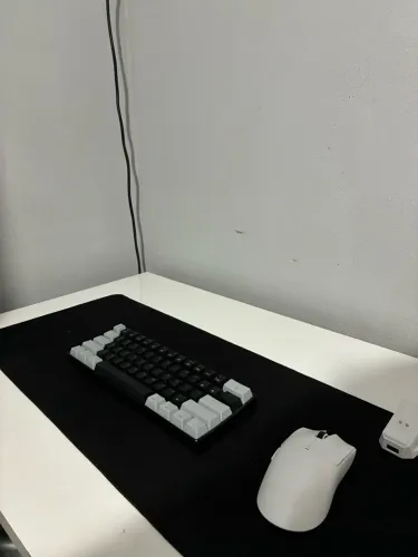 Vendo mouse attack shark x11 e teclado mecânico apayado.
