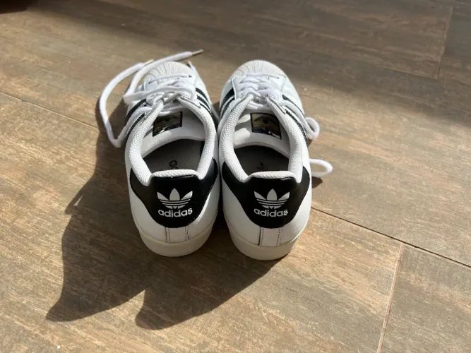 Tênis adidas superstar TAM 37