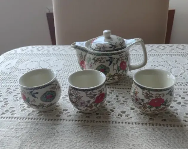 Conjunto de Chá de Porcelana Vintage