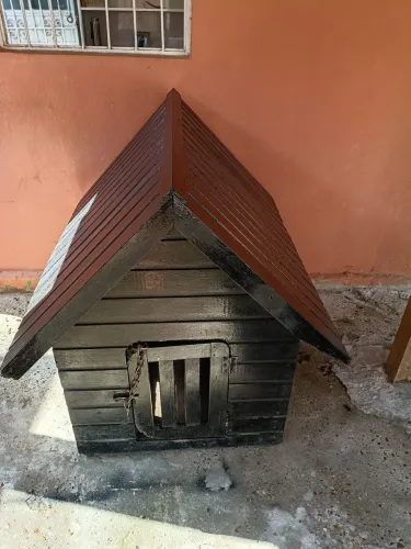 Casinha de madeira para cachorro 