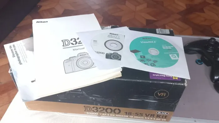 Caixa, manuais e CDs da Nikon D3200