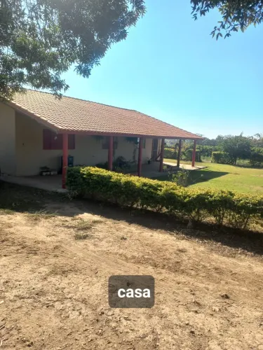 Sítio à venda em Itapetininga-SP: 2 quartos, 2 salas, 2 banheiros, 2 vagas de garagem e 15
