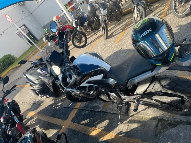 MOTO ZONTES  SEMI NOVA