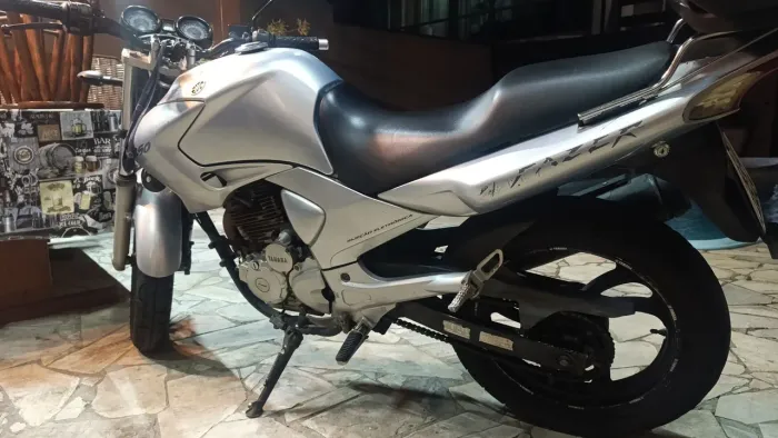 Vendo ou troco Fazer 250