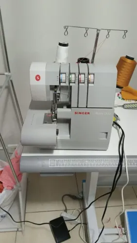 Máquina de Costura Overloque Singer 14HD854 4Fios