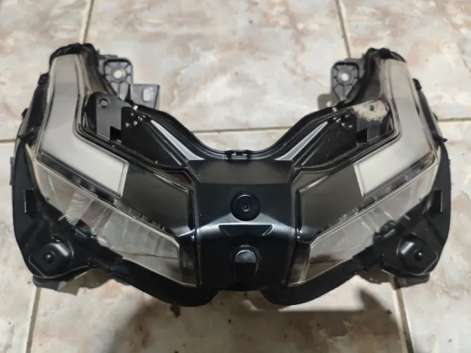 Farol Honda ADV 150 