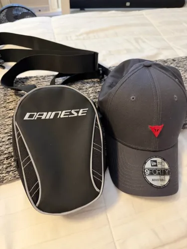 Pochete e boné Dainese