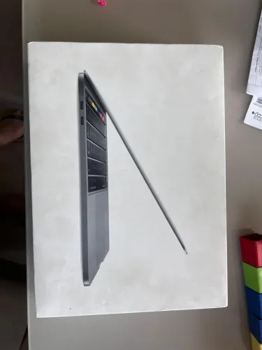 MacBook Pro A2251 2020 retirada de peça