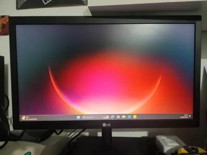PC Ryzen 5 2400G + 32GB RAM + SSD + Monitor LG 19,5