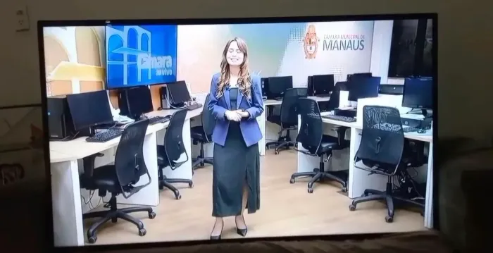 TV AOC 55" com defeito