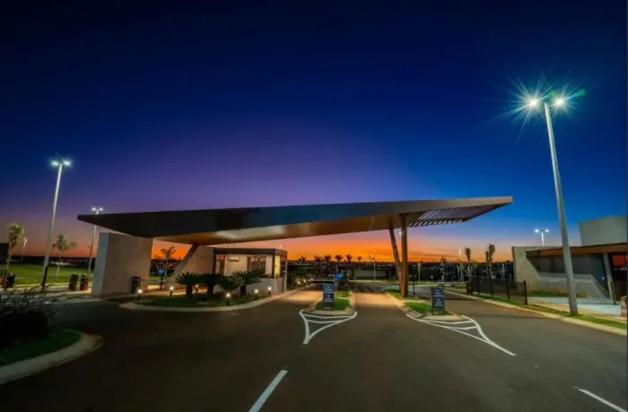 Terreno no Condomínio Tamboré com 360 metros quadrados.