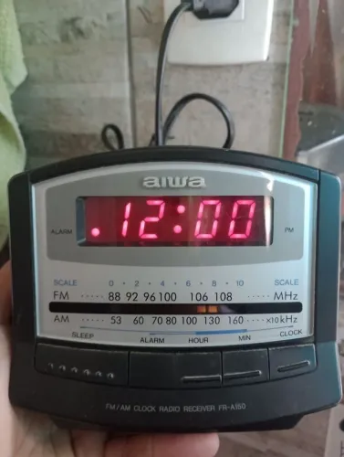 Rádio relógio aiwa