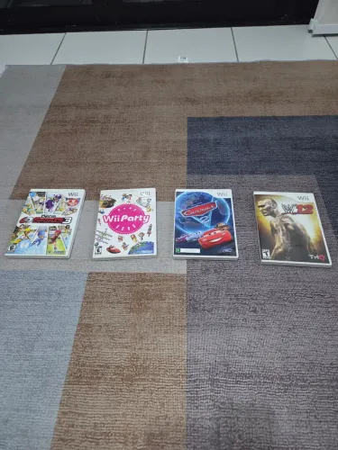 JOGOS NINTENDO WII ( WWE 12, CARROS 2, WII PARTY E DECA SPORTS 3 )