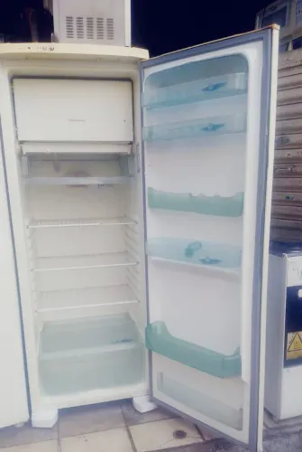 ACHOU ÓTIMA GELADEIRA COMPACTA COM ENTREGA GRÁTIS !!!