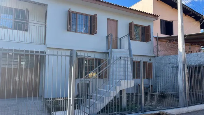 2 casas + 2 kitnets, reformados, no Rio dos Sinos