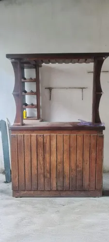Vende-se bar de madeira maciça 
