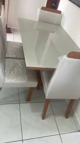 Mesa de jantar 4 cadeiras