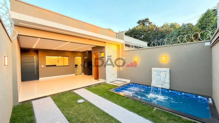 Casa piscina 3/4 Casa de Rua com 3 Quarto(s) e 3 banheiro(s) à Venda, 130.00 por R$ 699000