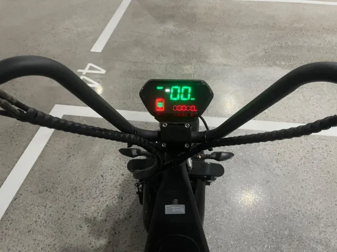 Moto Watts semi nova
