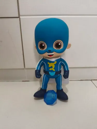 boneco do luccas neto