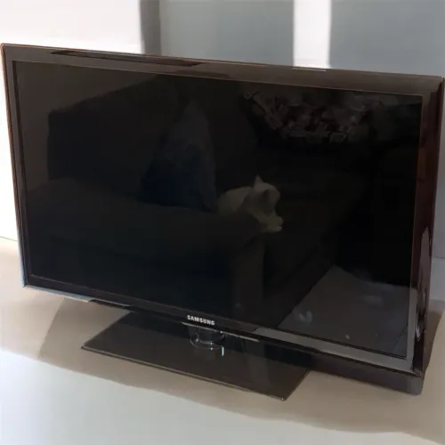 TV LED Samsung 40 polegadas UN40D5500RG Preta