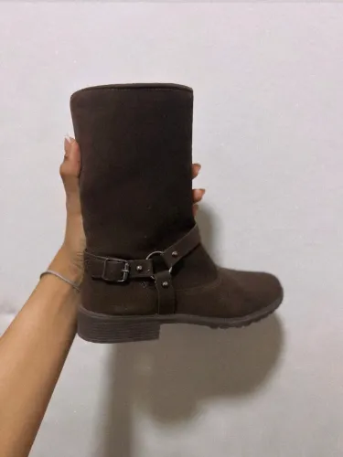 Bota infantil, número 33. Usada apenas uma vez!