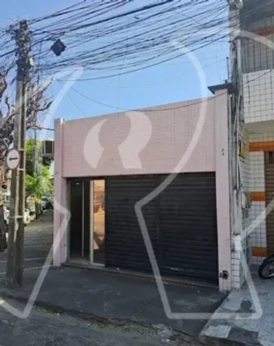 Excelente ponto comercial de esquina no bairro Montese com 2 salas, banheiro e vitrine. Pr