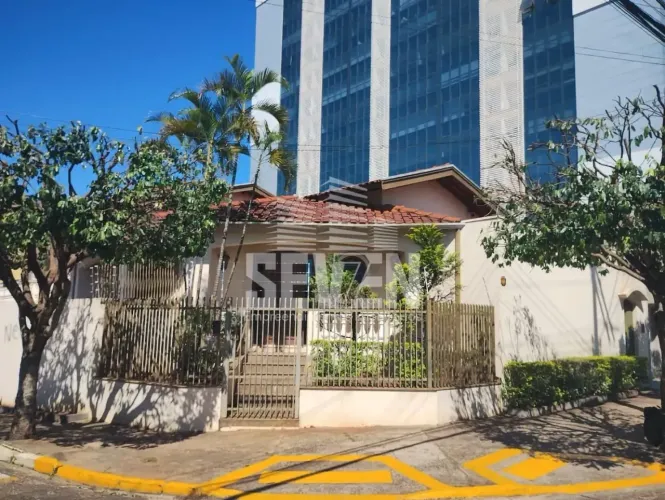 Casa à Venda na Avenida Getulio Vargas  4 Dormitórios
