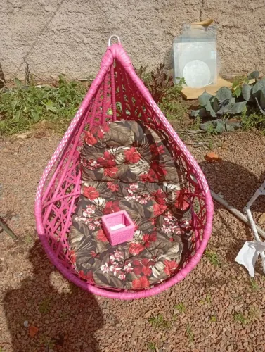Vendo balanço de fibra sintética rosa