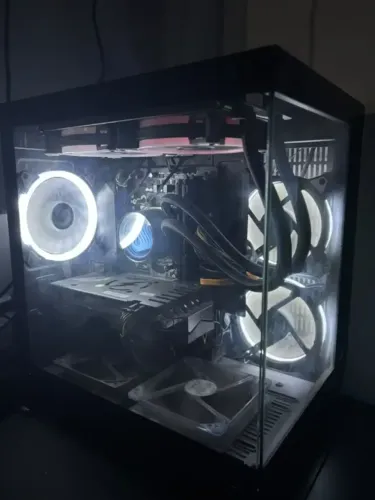 PC Gamer Ryzen 5 5600 + RX6600M + 16GB RAM 3200MHz