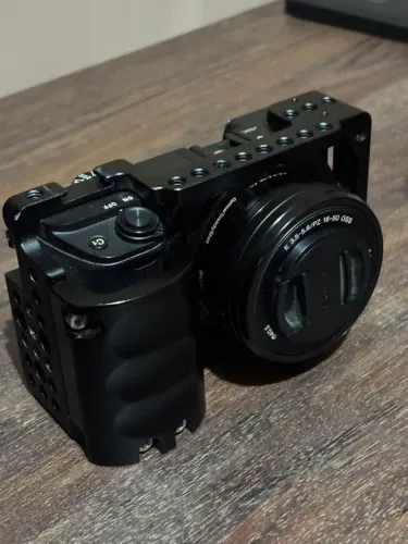 Sony a6400 impecável com lente de kit e cartão de 64gb