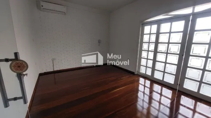 Aluguel Casa Comercial Piso Superior com 5 Salas em Avenida - Bairro Vila Ema - São José d