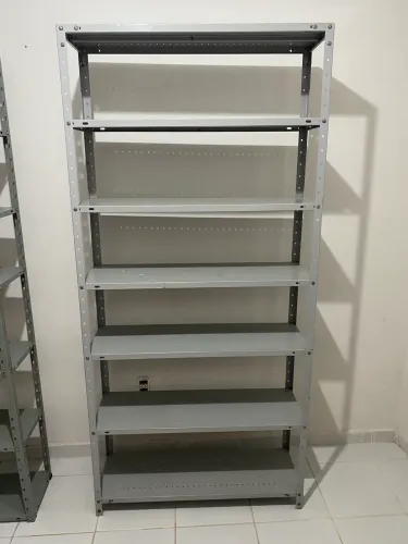 Estante de ferro