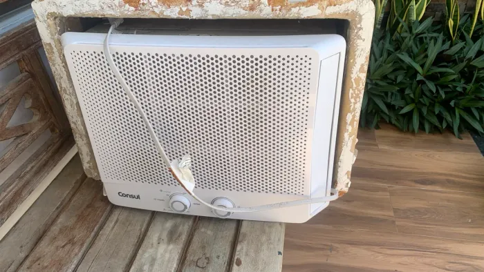 Ar Condicionado de Janela Consul 7.500 Btus Frio Mecânico CCB07GB 