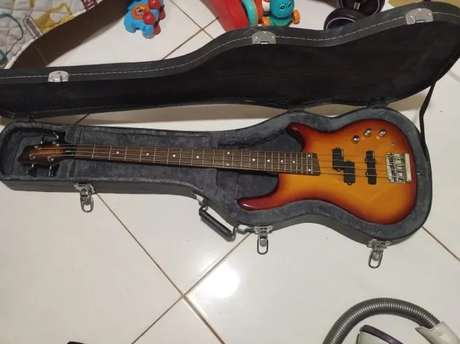 Contrabaixo XB-14A com case + cubo meteoro