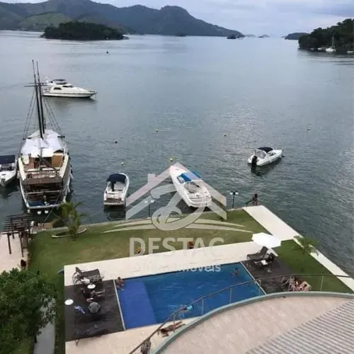 Apartamento em condomínio com acesso ao mar-04 quartos