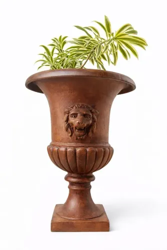 Poste de gato, vaso e doberman em ferro fundido. 