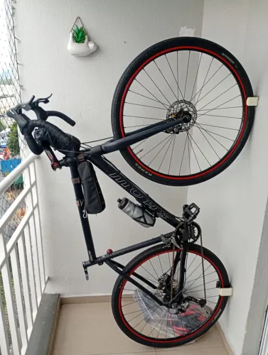 bicicleta  gravel 18 marchas,preto modelo show,marca nacional usada em ótimo  estado.