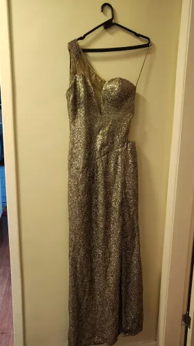 Vendo vestidos de festa