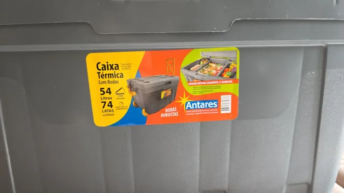 Caixa Térmica 54 Litros c/rodas - Marca Antares - NOVA no plástico