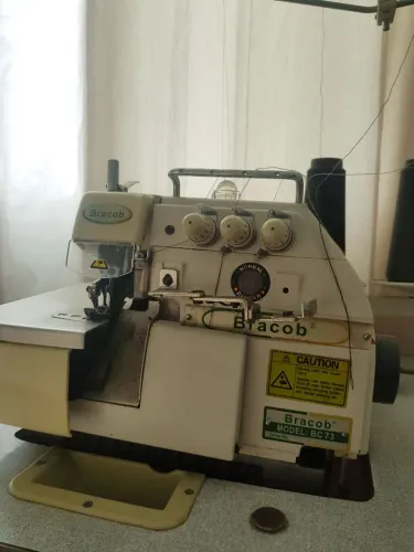 Máquina Overlock