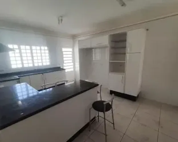 Casa com 4 dormitórios para alugar, 120 m² por R$ 6.000,01/mês - Jardim Tropical - Marília