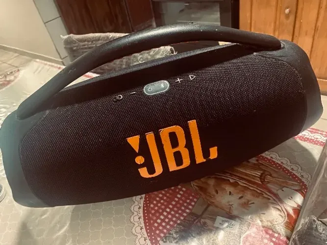 JBL bombox 3