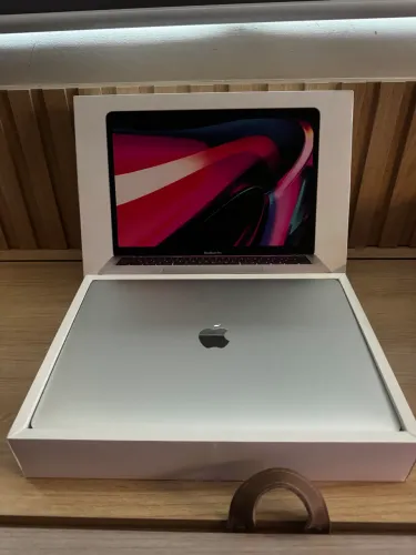 MacBook Pro M2 modelo A2338 com Touchbar muito novo