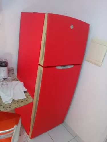 Envelopamento de geladeira, móveis e eletros em geral.