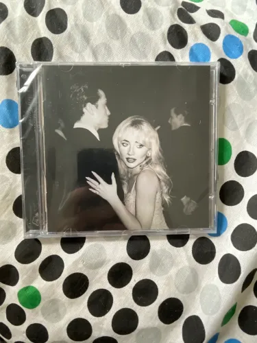 CD Sabrina Carpenter - Man's Best Friend (Capa Alternativa)
